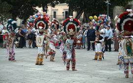 Oaxaca, Zupatec danses by the kids of the village of T&eacute;otitl&aacute;n del Valle