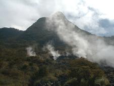 The edge of the volcano ... and the fumes of gas