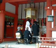 A traditionnal wedding at Kasuga Taisha shrine